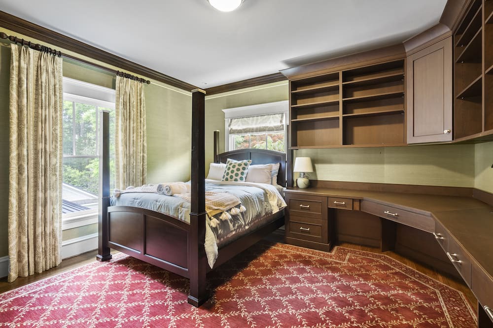 Photo of Bedroom in Jefferson Manor
