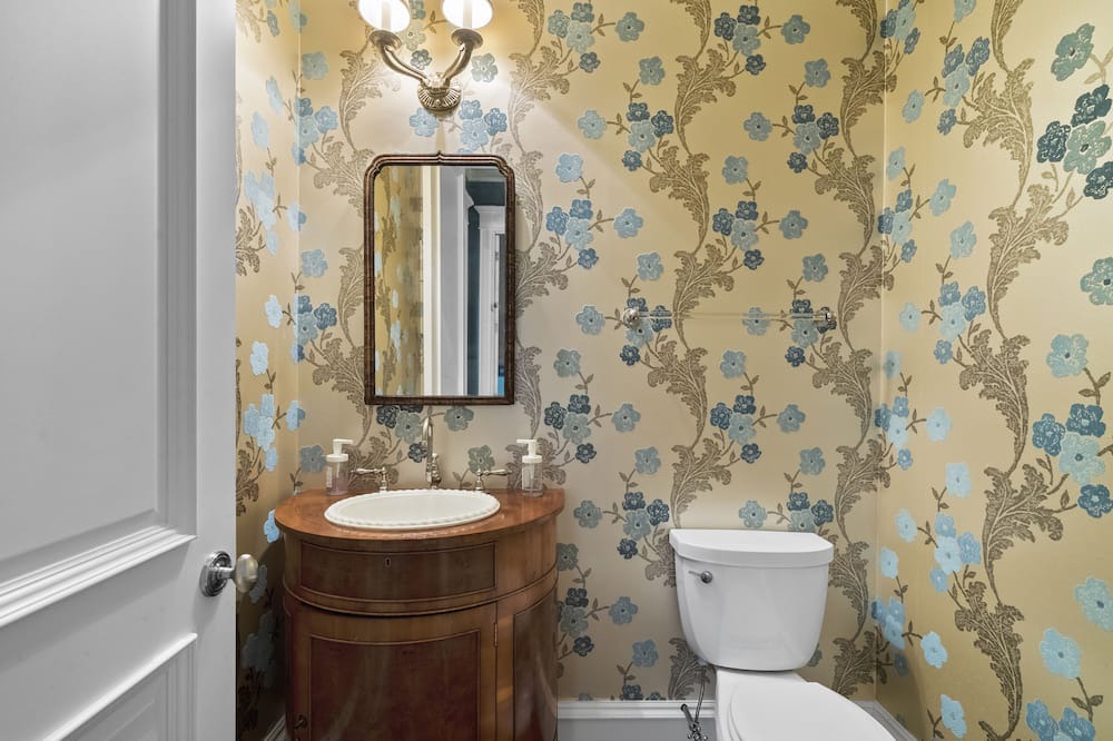 Photo of Bathroom in Jefferson Manor
