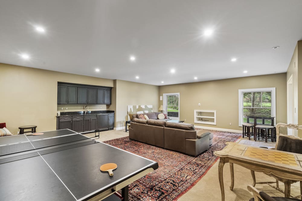 Photo of Others in Jefferson Manor