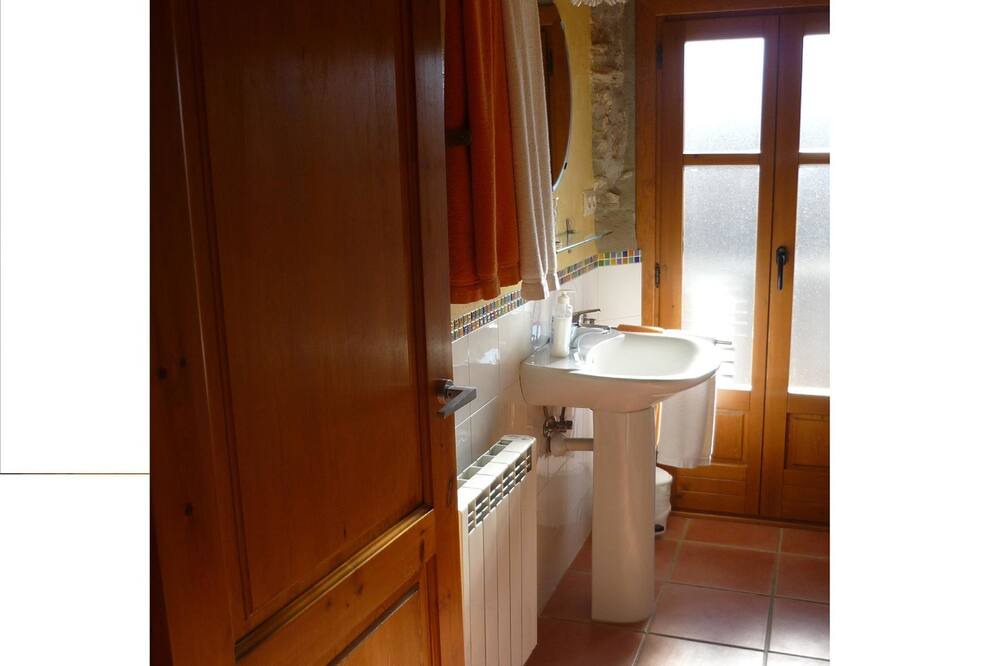 Photo of Bathroom in Pira