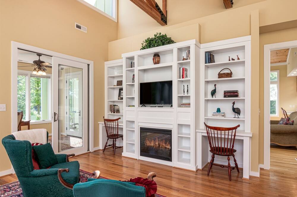 Photo of Livingroom in Flat Rock