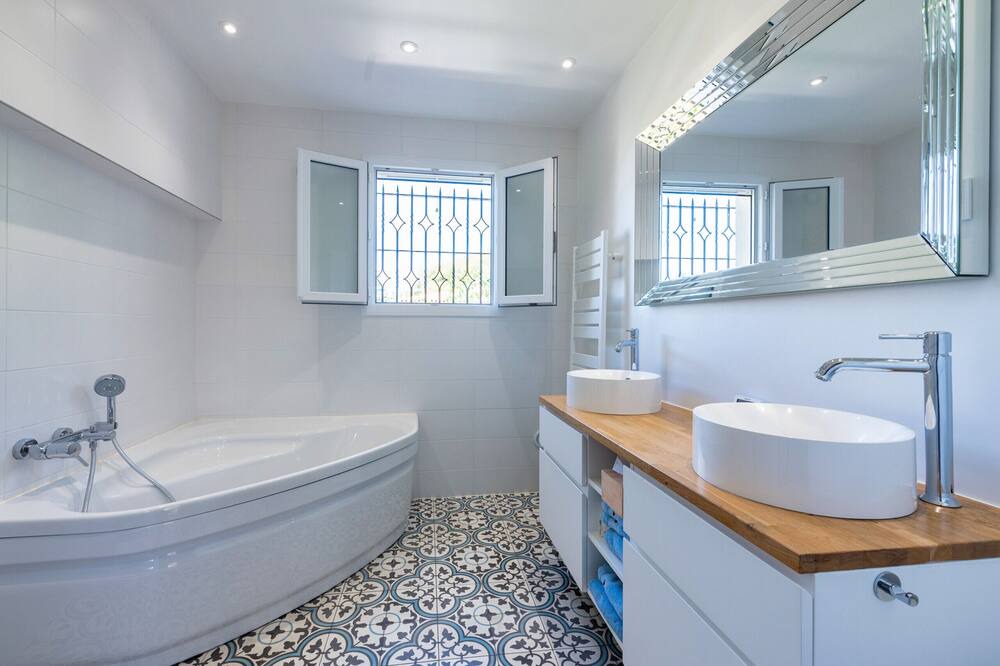 Photo of Bathroom in Caucade