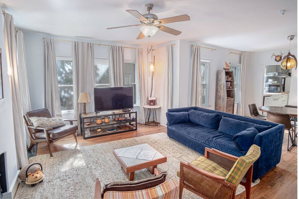 Photo of Livingroom in Mahncke Park