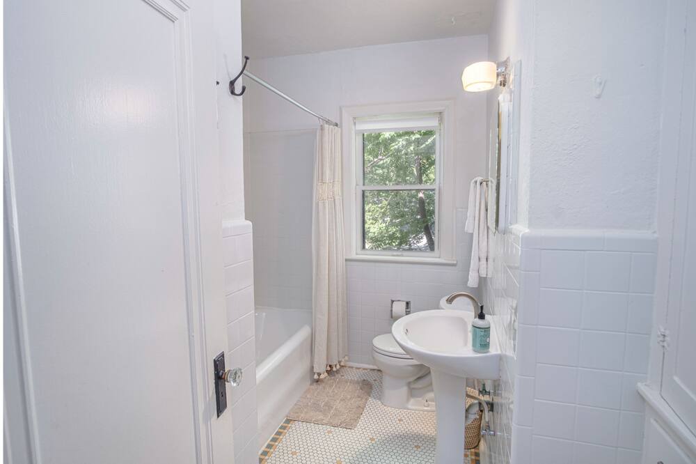 Photo of Bathroom in Mahncke Park