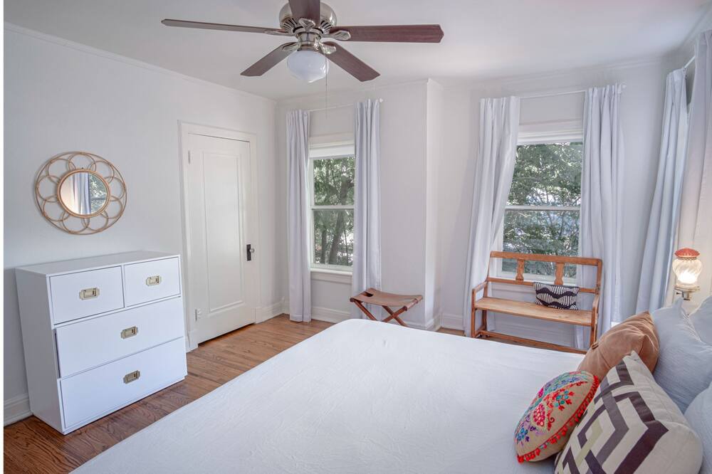Photo of Bedroom in Mahncke Park