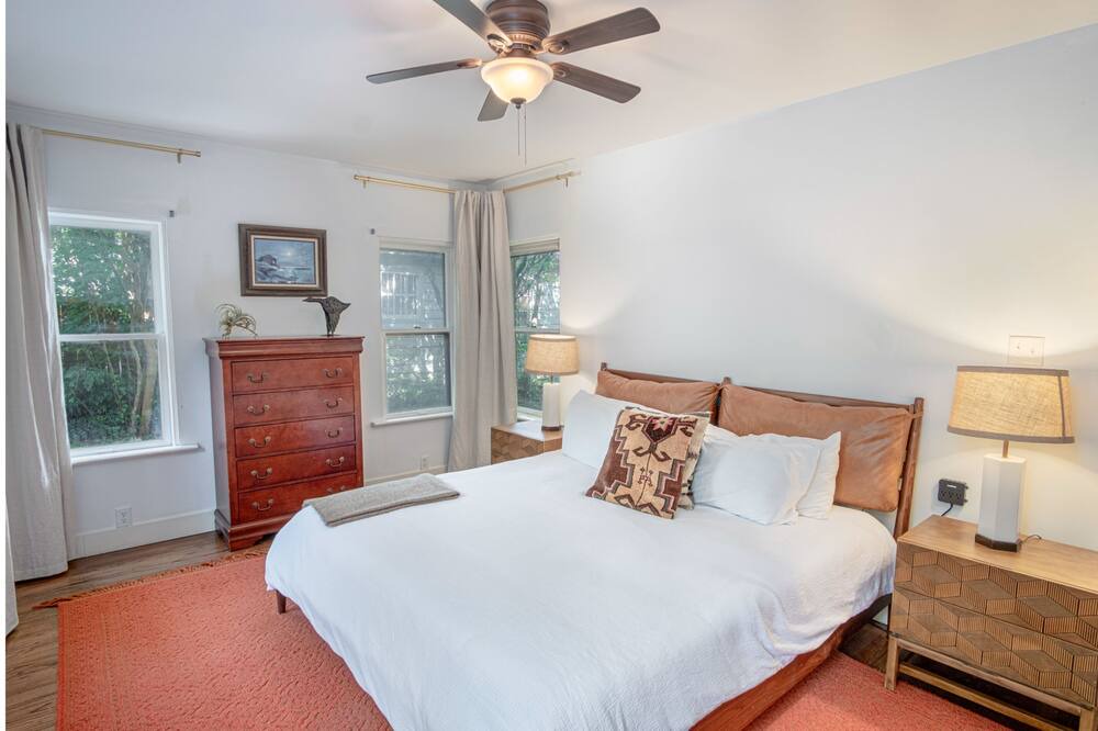 Photo of Bedroom in Mahncke Park