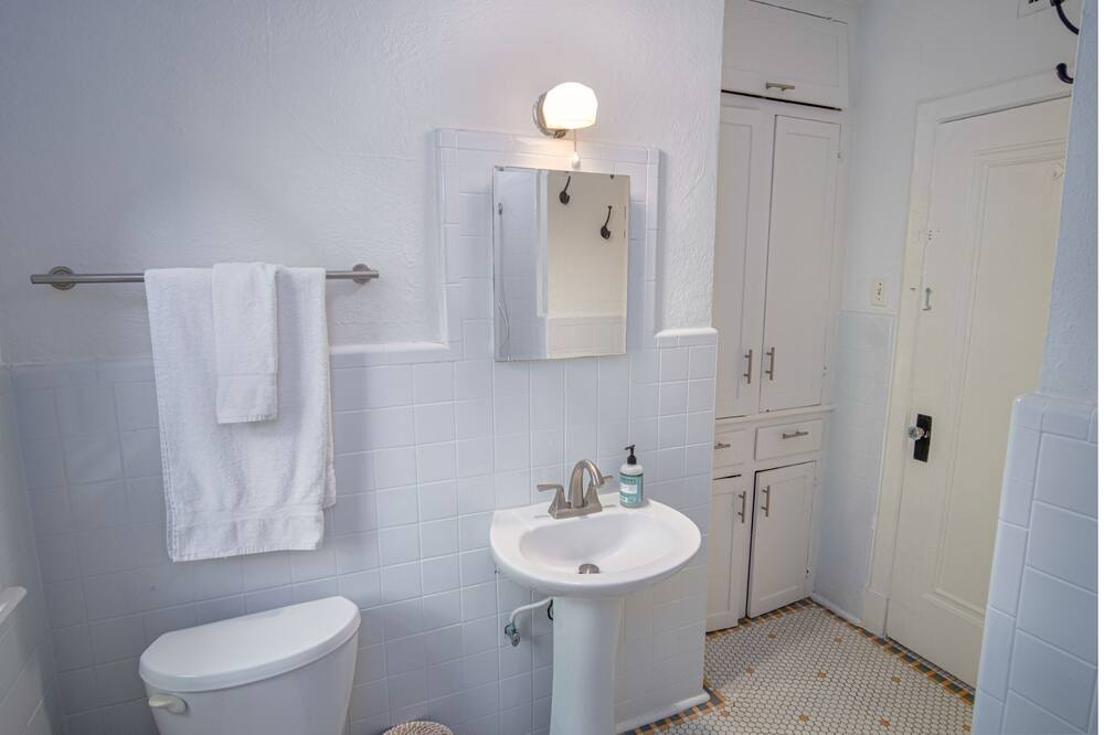 Photo of Bathroom in Mahncke Park