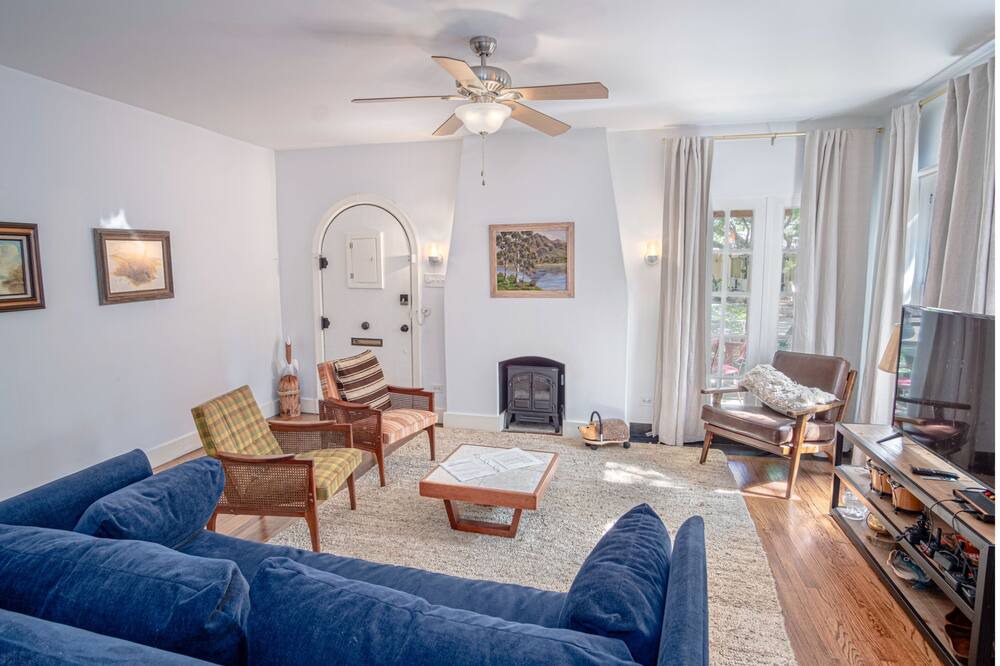 Photo of Livingroom in Mahncke Park