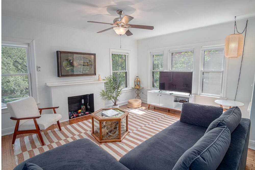 Photo of Livingroom in Mahncke Park