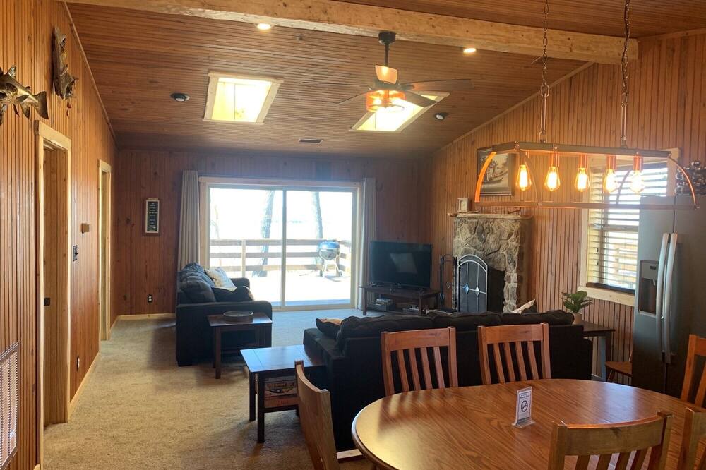 Photo of Livingroom in Oakland