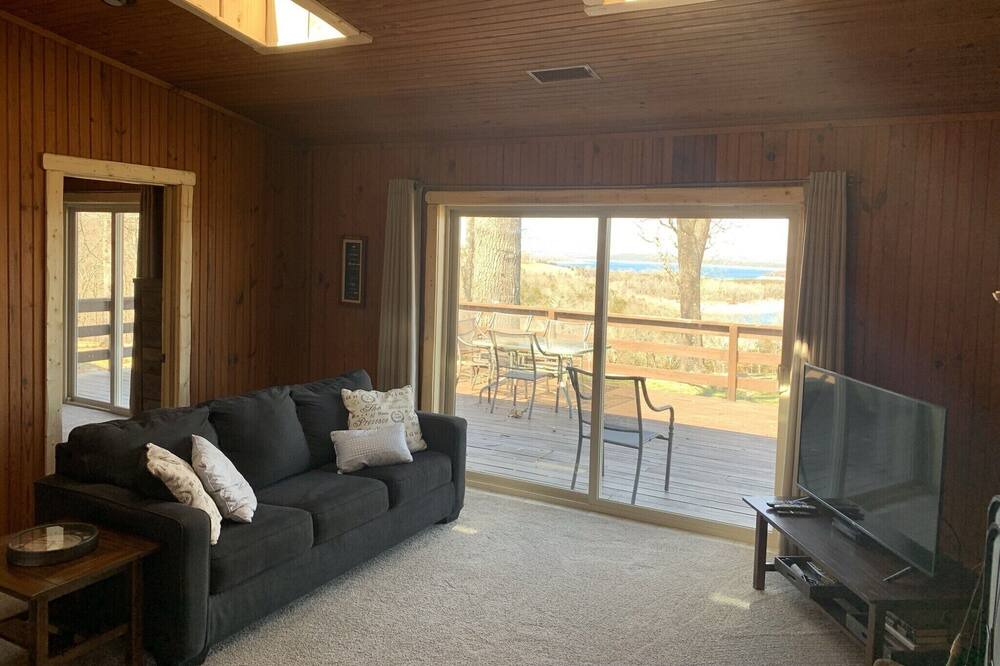 Photo of Livingroom in Oakland