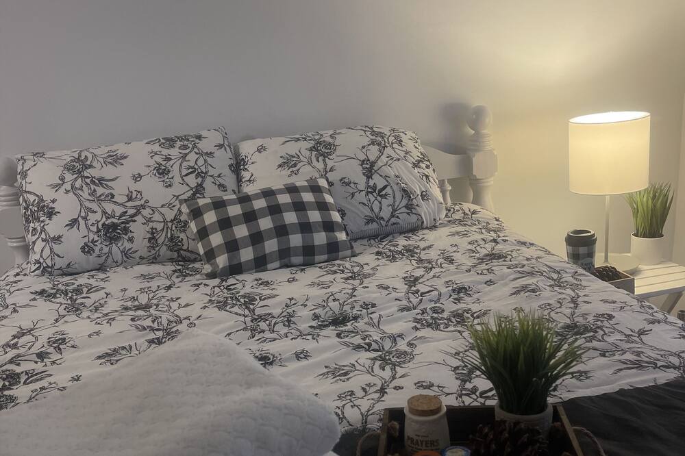 Photo of Bedroom in Colbert