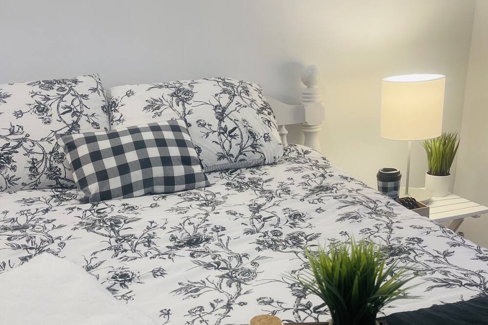 Photo of Bedroom in Colbert