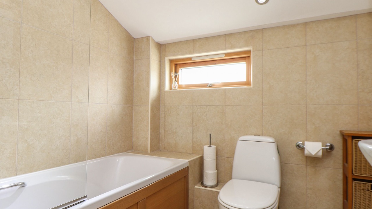 Photo of Bathroom in Maenporth