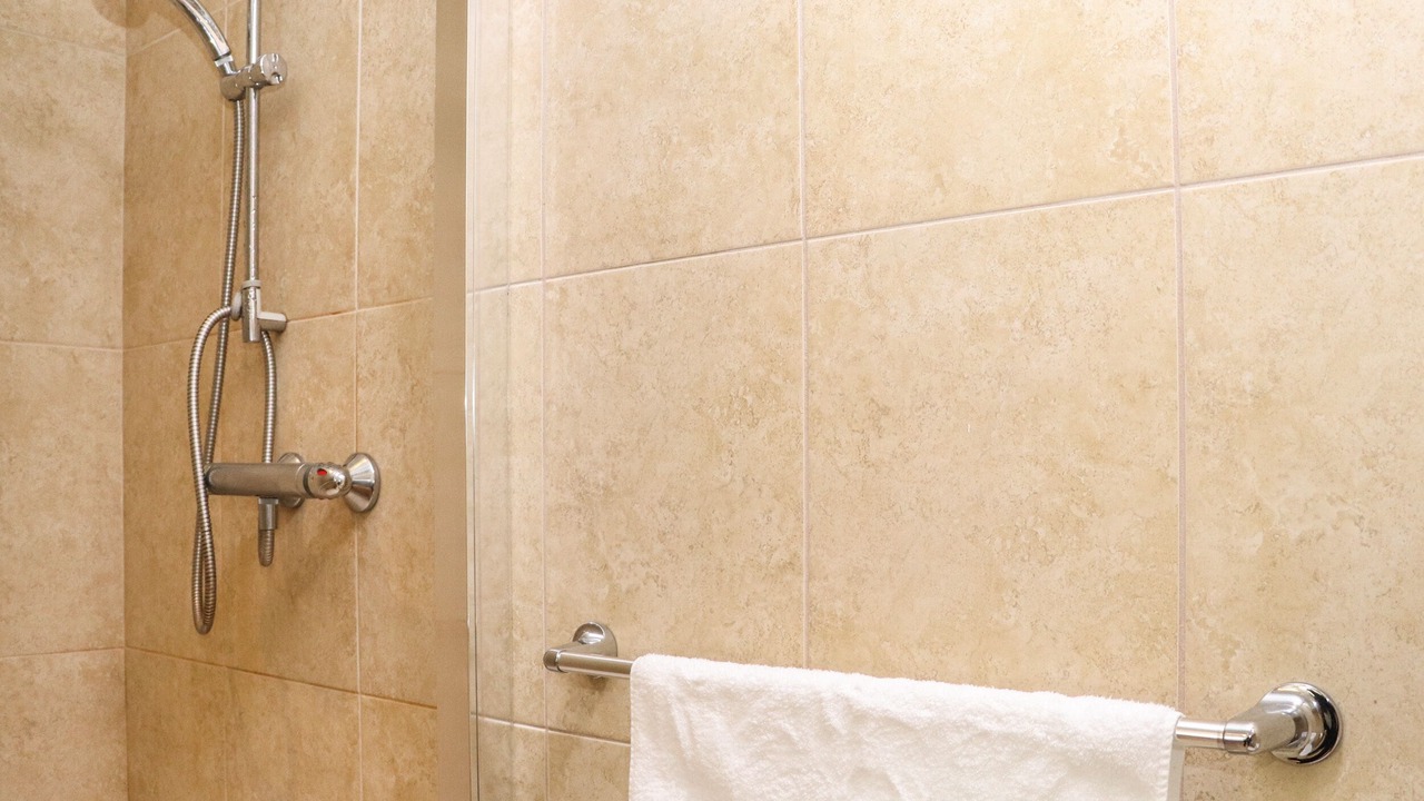 Photo of Bathroom in Maenporth