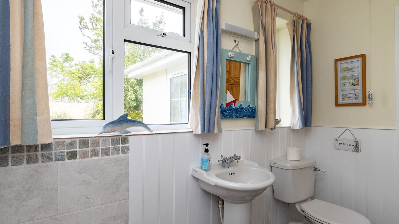 Photo of Bathroom in Rock