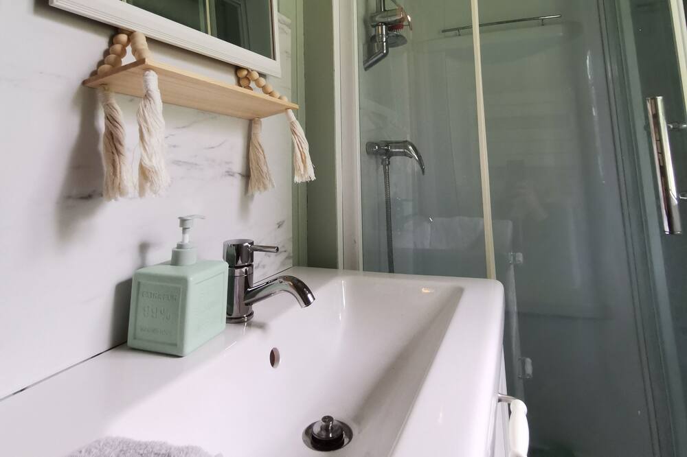 Photo of Bathroom in Moyenneville