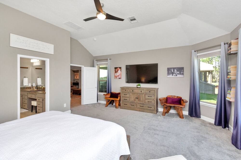 Photo of Bedroom in Lake Houston