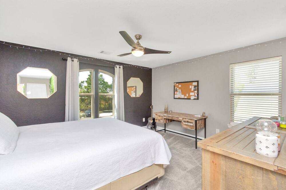 Photo of Bedroom in Lake Houston