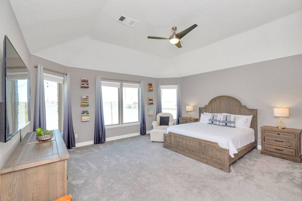 Photo of Bedroom in Lake Houston