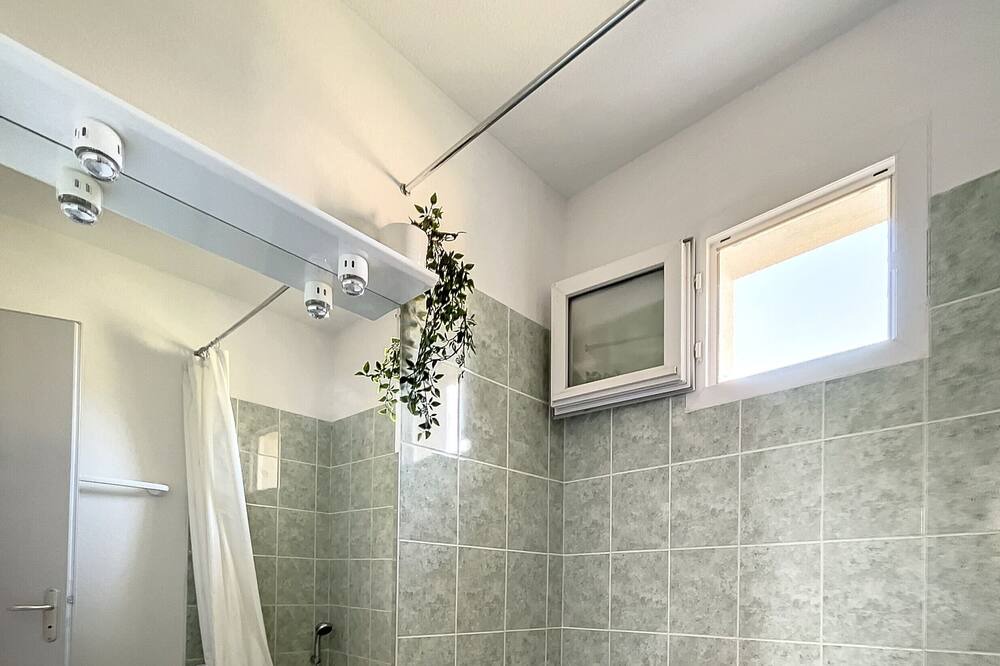 Photo of Bathroom in Saint-Saturnin-les-Avignon