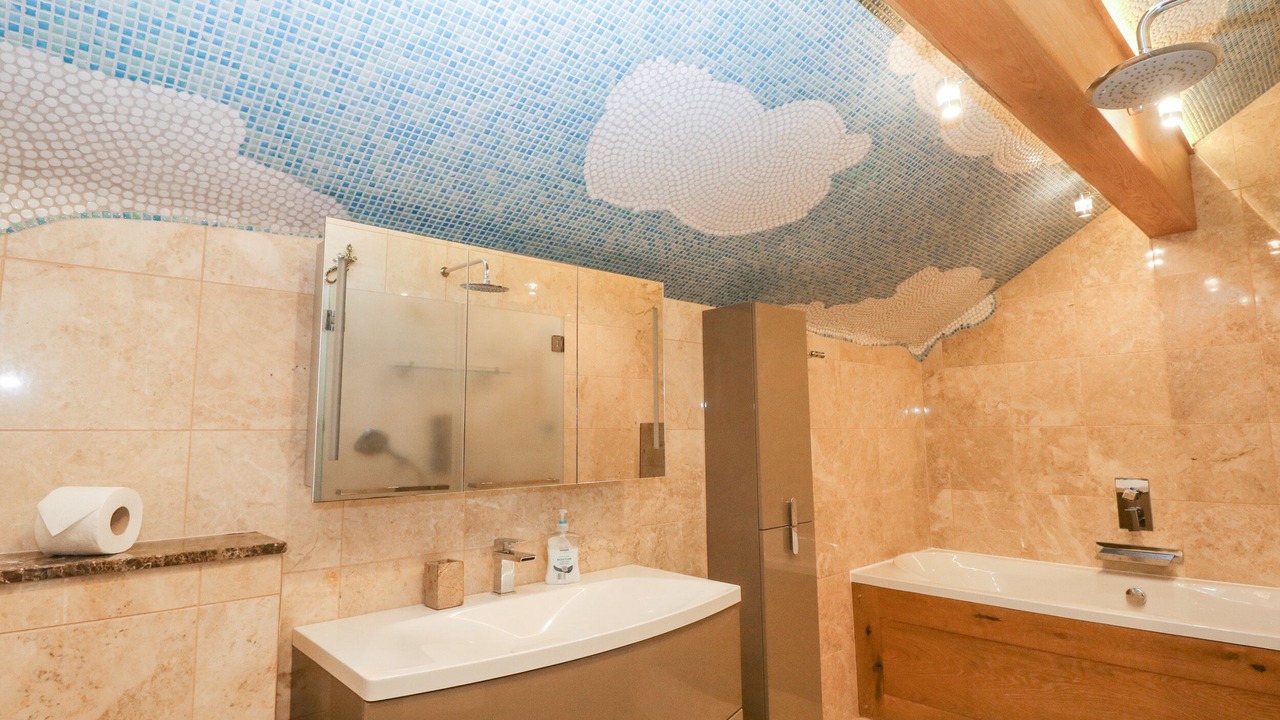 Photo of Others in New Hey