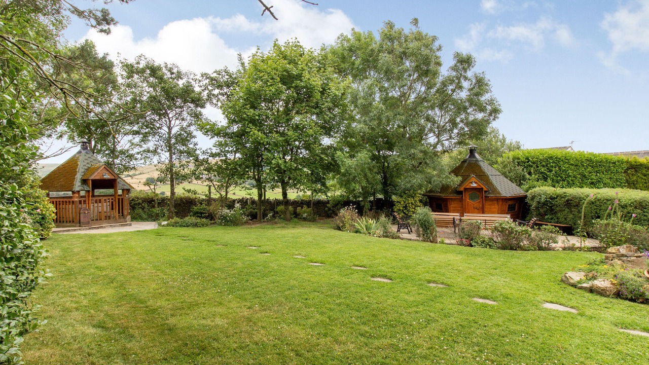 Photo of Others in New Hey