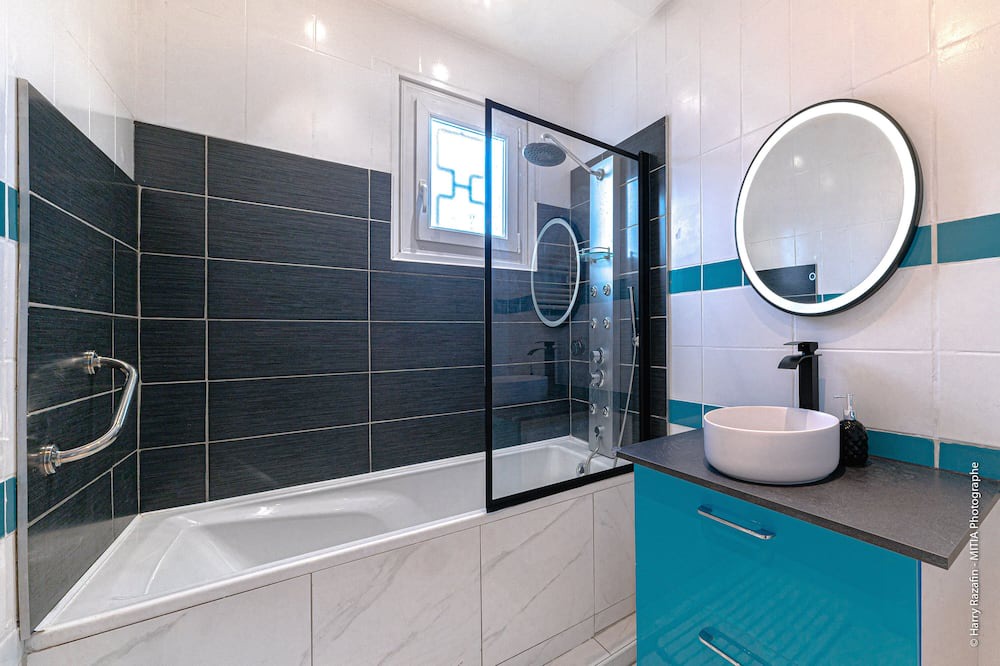 Photo of Bathroom in Cognac-la-Foret