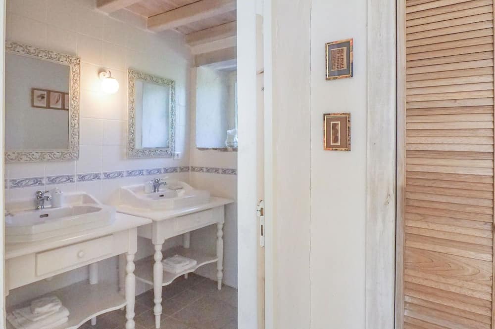 Photo of Bathroom in Saint-Laurent-de-la-Salle