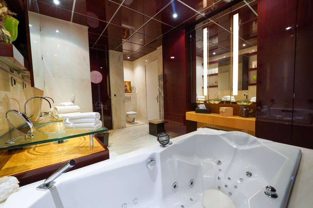 Photo of Bathroom in Parchamp–Albert Kahn