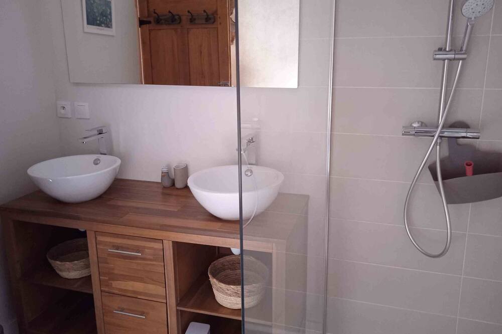 Photo of Bathroom in Plumaudan