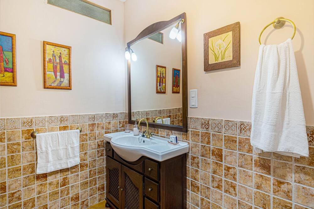 Photo of Bathroom in Mahora