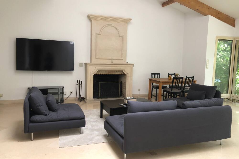 Photo of Livingroom in Cachan