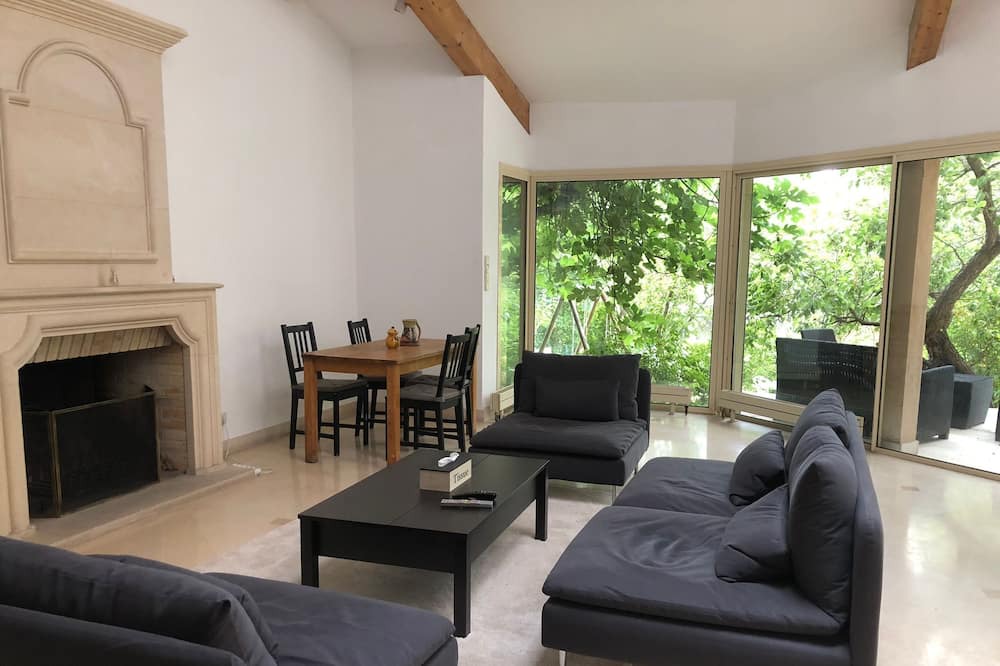 Photo of Livingroom in Cachan