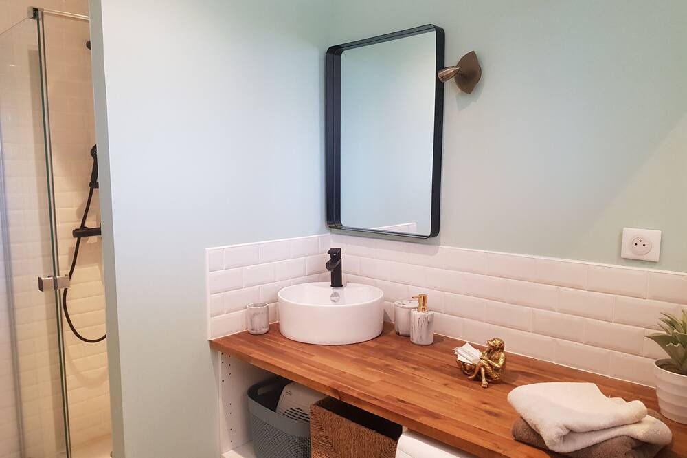 Photo of Bathroom in Lunel-Viel