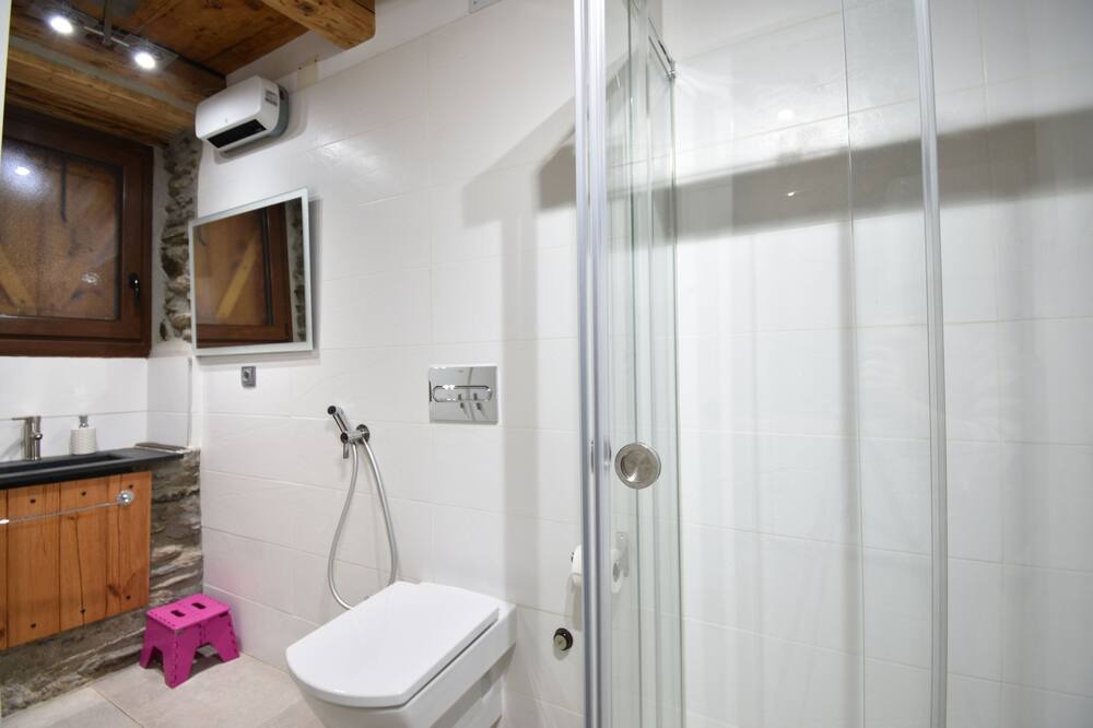 Photo of Bathroom in Escalo