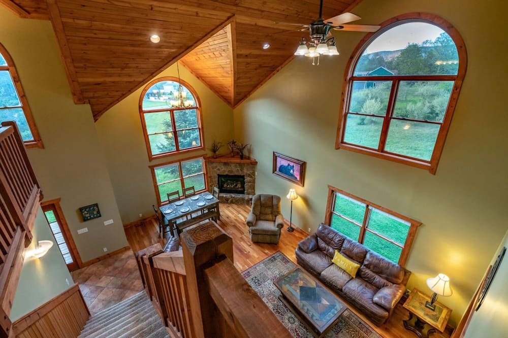 Photo of Livingroom in Snowshoe