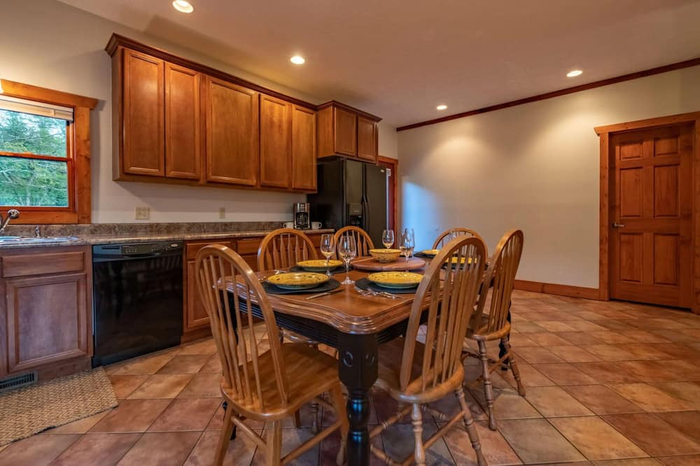 Photo of Livingroom in Snowshoe