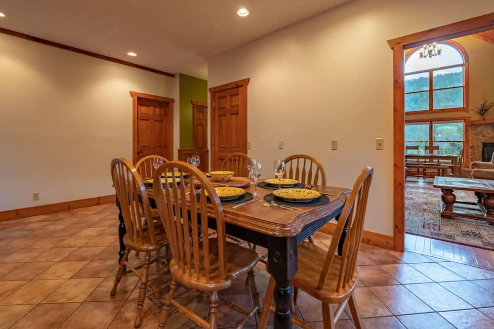 Photo of Livingroom in Snowshoe