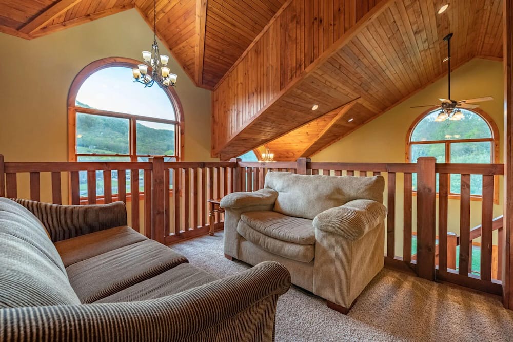 Photo of Livingroom in Snowshoe