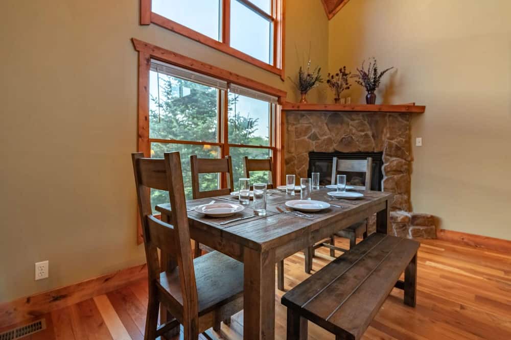 Photo of Livingroom in Snowshoe