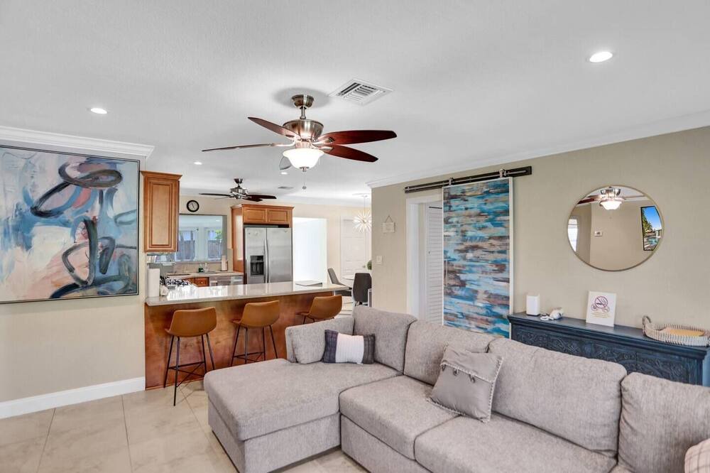 Photo of Livingroom in Coral Heights