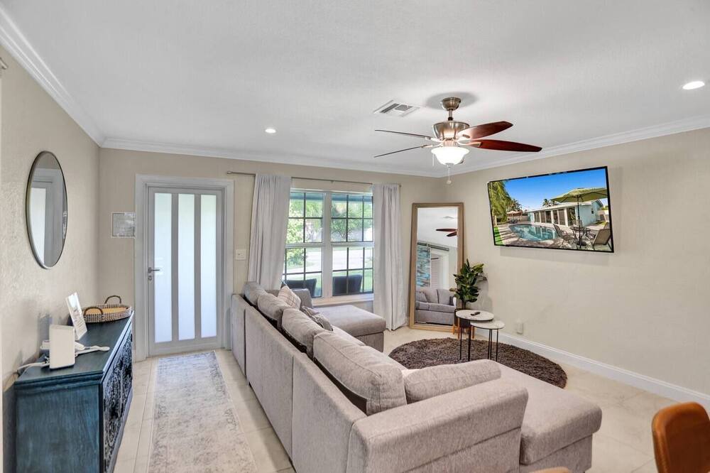Photo of Livingroom in Coral Heights