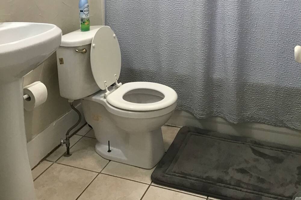 Photo of Bathroom in Cherry Street
