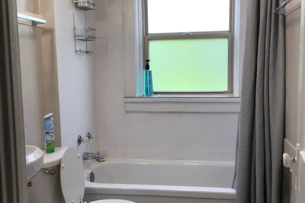 Photo of Bathroom in Cherry Street