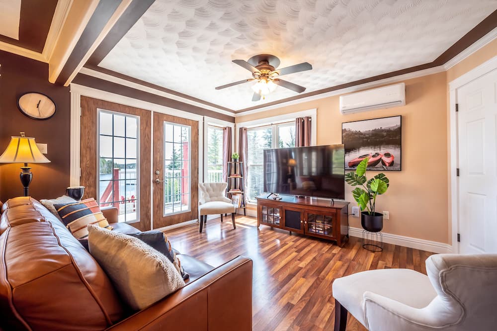 Photo of Livingroom in Halifax County