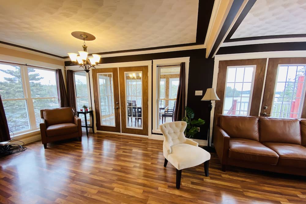 Photo of Livingroom in Halifax County