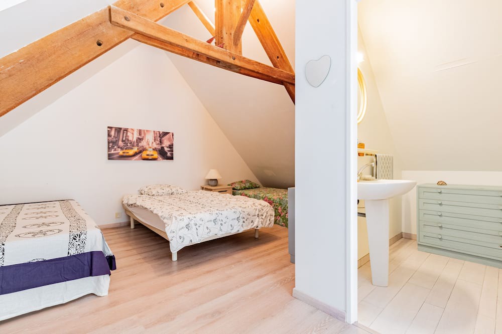 Photo of Bedroom in Cerences