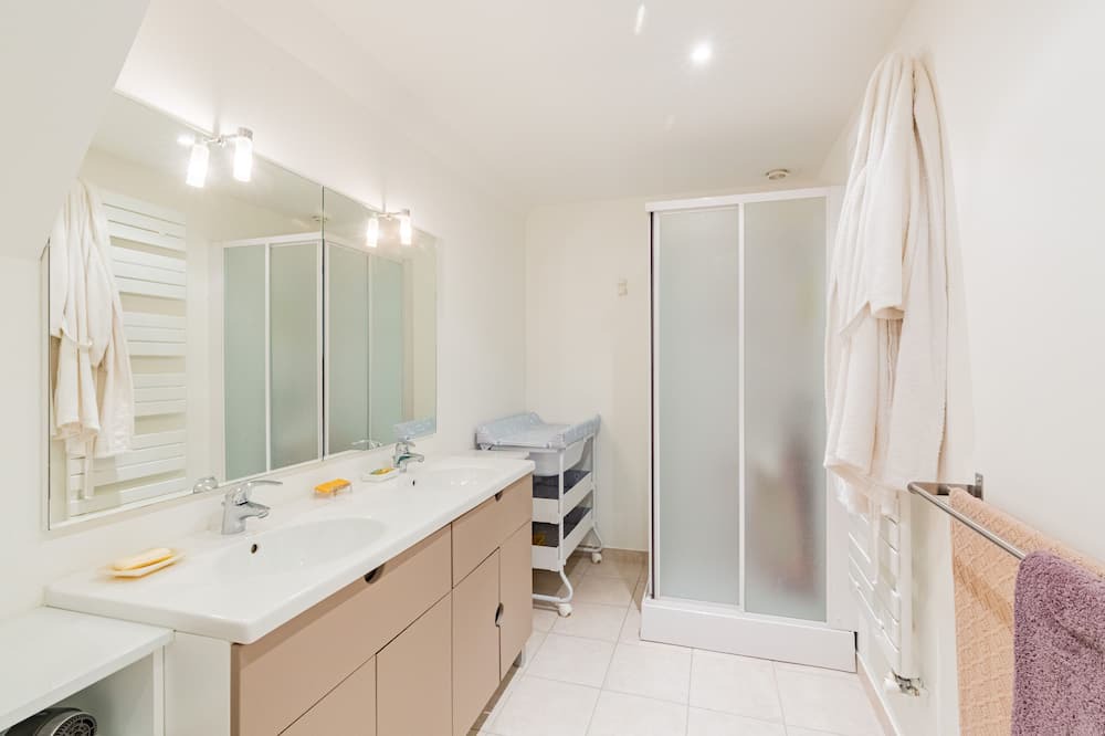 Photo of Bathroom in Cerences