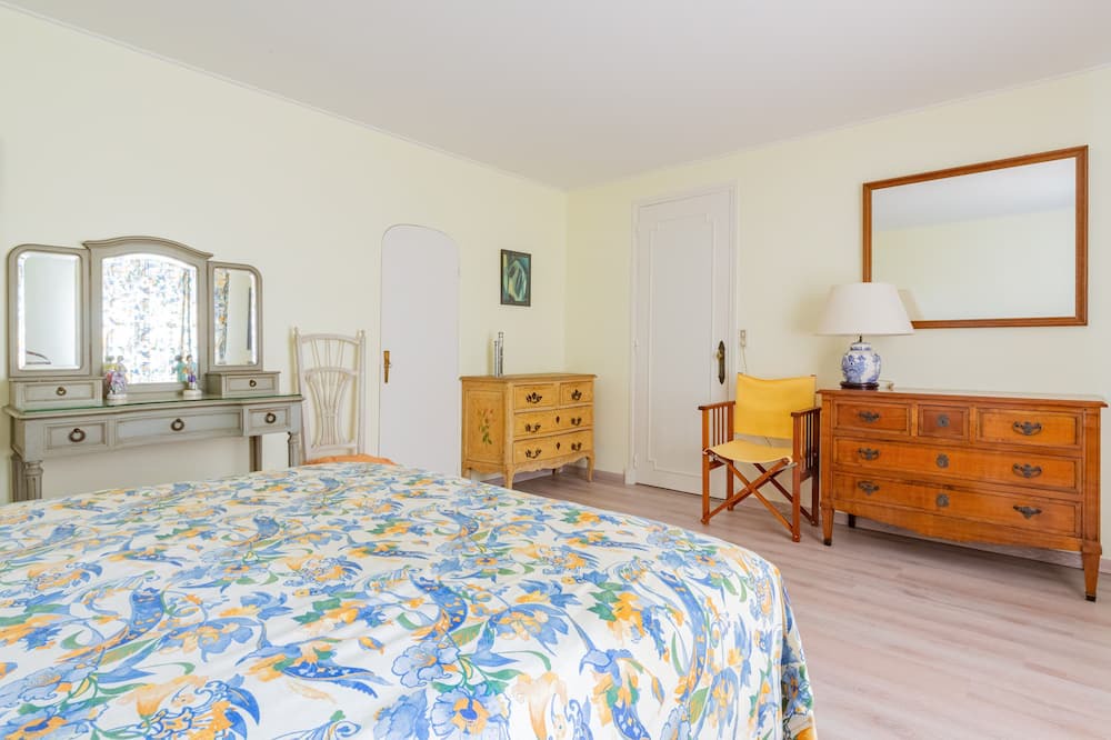 Photo of Bedroom in Cerences